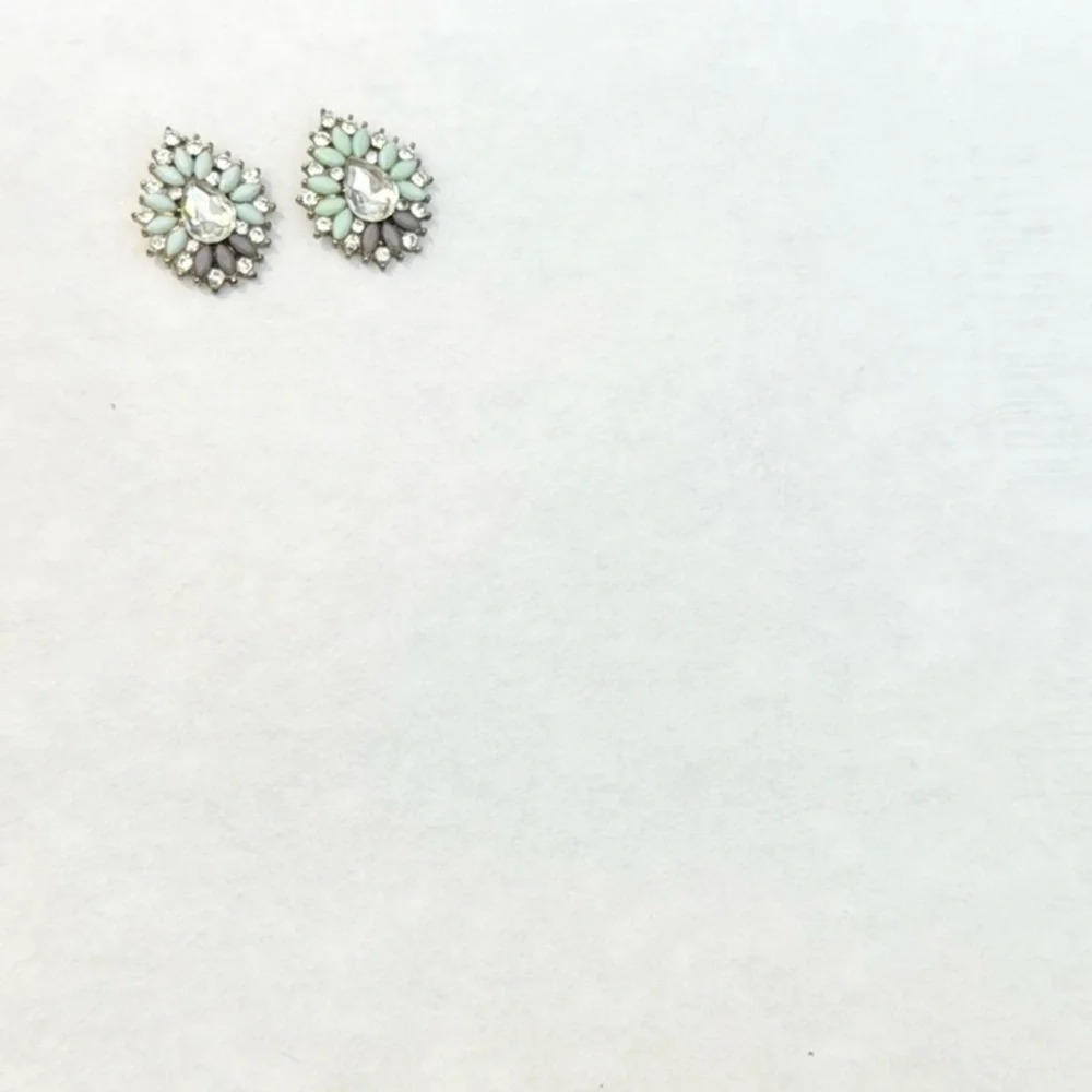 Bundle (3) Pairs of Stud Earrings - Picture 5 of 8